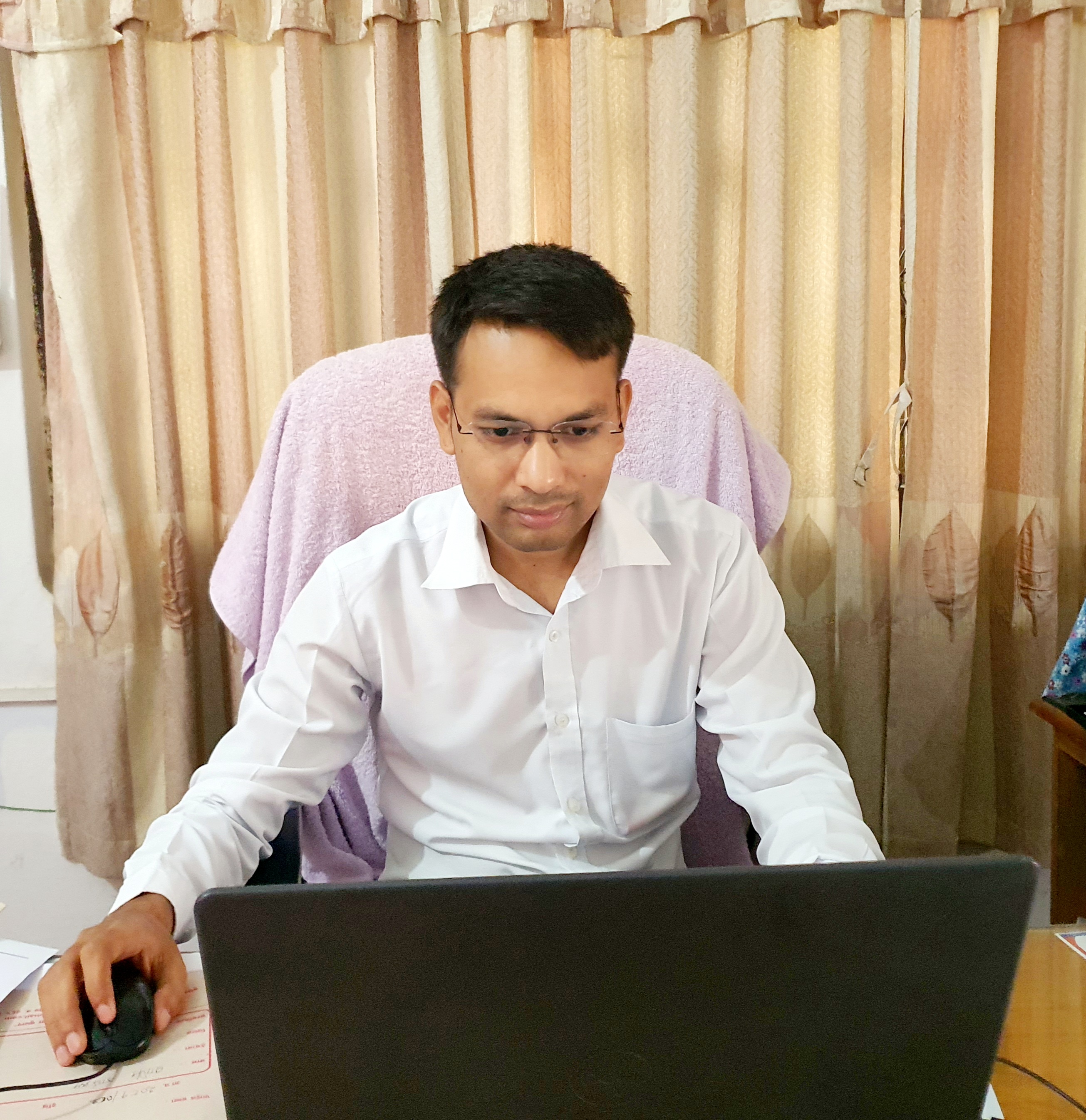 आशिष वि.क.